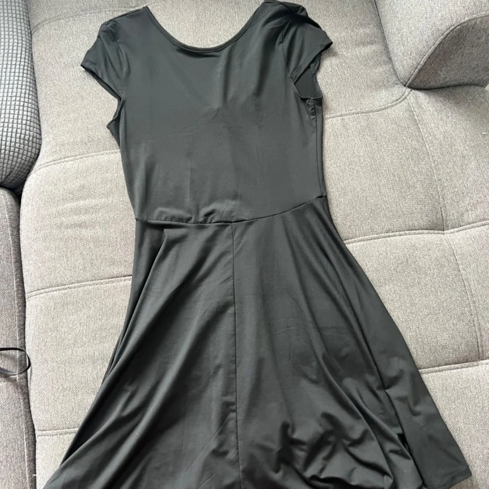 Multiple dresses - Picture 6 of 12